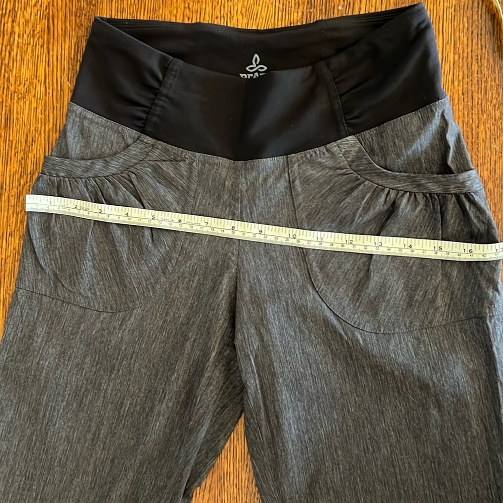 Prana Women's XS Summit Capri Crop Pants Charcoal Gray Space Dye Shirred Pockets - Picture 10 of 16